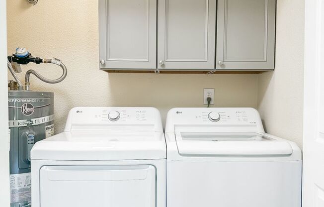 2 beds, 1 bath, 788 sqft, $1,300, Unit 1899F