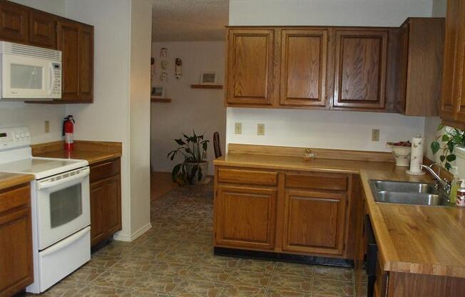 Beautiful home with 3 bedroom, 2.5 bath, game room and 2 car garage!