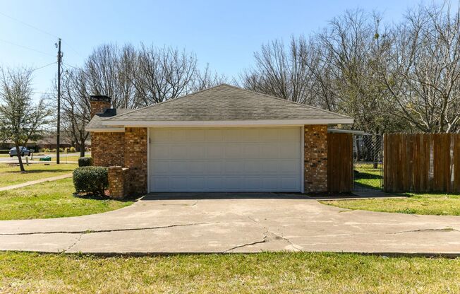 3/2/2 Great neighborhood!  Move in Ready!