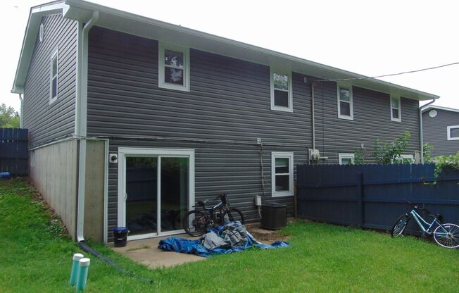 Nice 4 Bedroom 2 Bathroom Duplex!