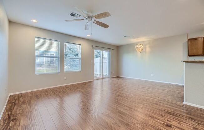 Bright 3 Bed, 3 Bath in Green Valley Ranch!!!!