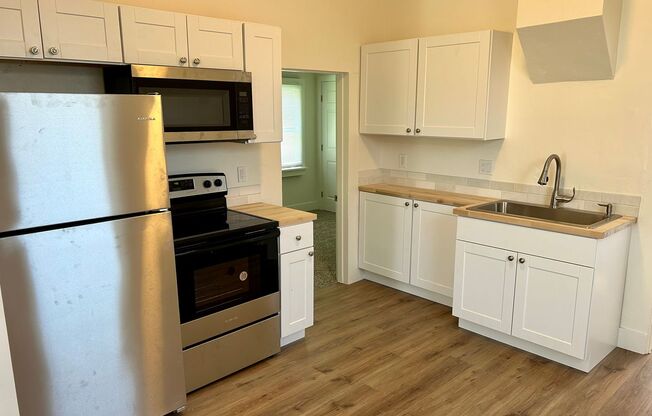 Pet Friendly 3 Bedroom in Salinas