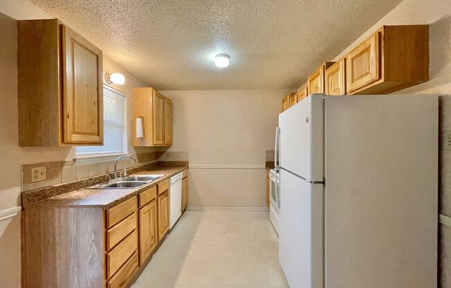 2 beds, 1 bath, 814 sqft, $975