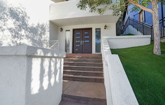 Stunning 4-Bedroom, 4.5-Bath Smart Home in Los Angeles' 90027 Area