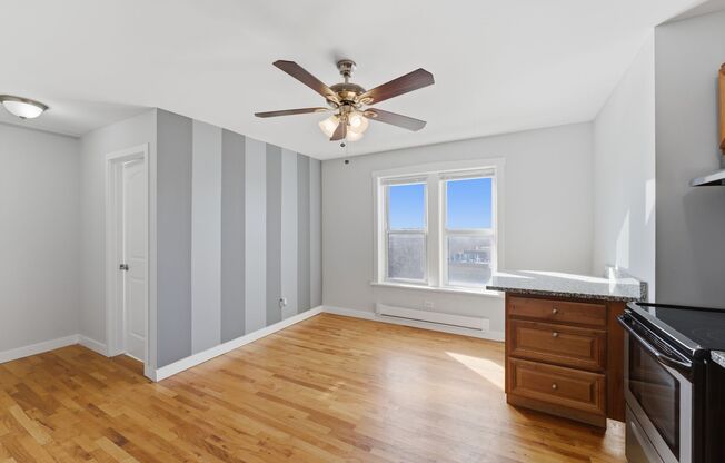 Studio, 1 bath, 250 sqft, $1,275, Unit 7450-76