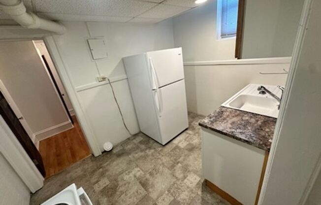2 beds, 1 bath, 914 sqft, $1,235, Unit C01