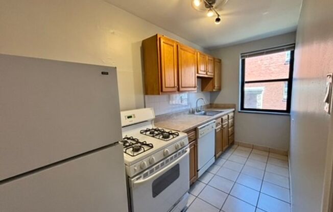 2 beds, 1 bath, 800 sqft, $1,790, Unit 6230 Fifth Ave. #120D
