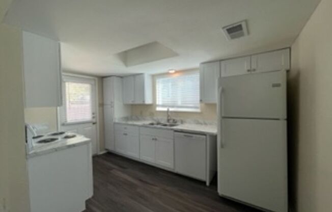 *NICE REMODELED 2 BEDROOM/2 BATH DUPLEX WITH OPEN FLOOR PLAN IN ROUND ROCK