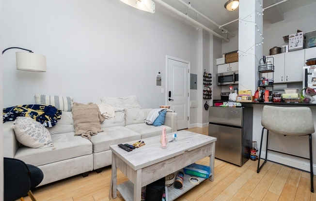 4 beds, 2 baths, 1,006 sqft, $6,750, Unit 404