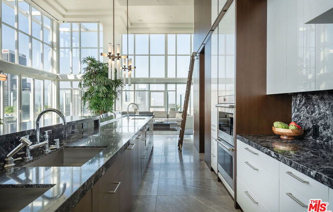 6 beds, 9.5 baths, 19,313 sqft, $80,000, Unit PH