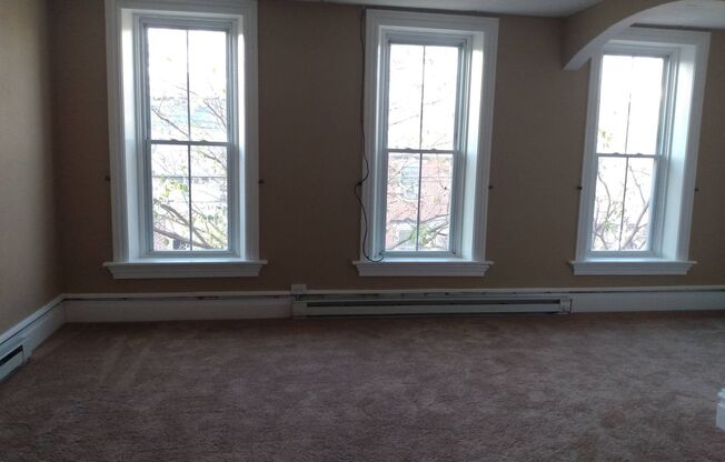 2 beds, 1 bath, 1,088 sqft, $950, Unit 24 West Big Spring Ave Unit 2