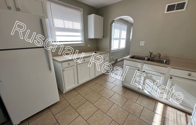 2 beds, 1 bath, $995