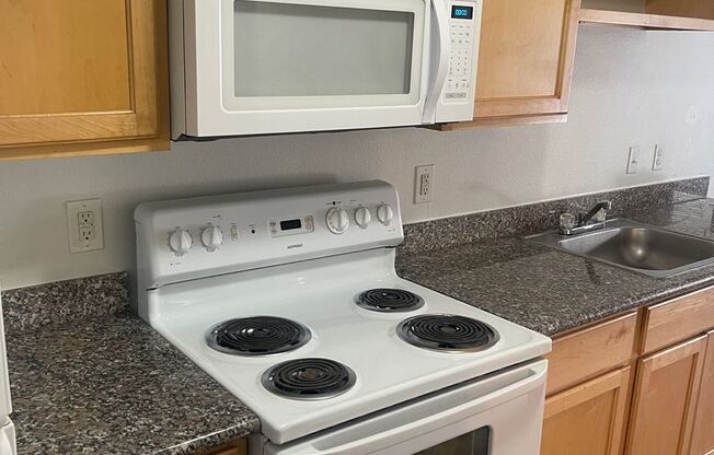 2 beds, 1 bath, 700 sqft, $1,350, Unit 201