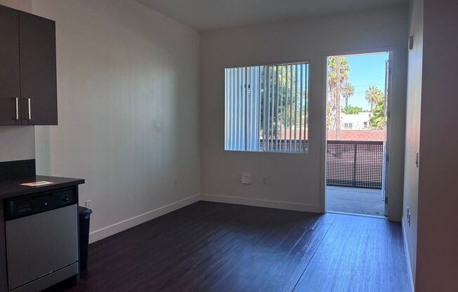 2 beds, 2 baths, 890 sqft, $2,550, Unit 122