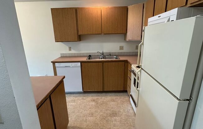 2 beds, 1.5 baths, 950 sqft, $1,650, Unit B206