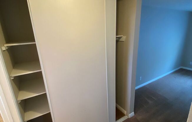 3 Bedroom 2 Bath Remodeled Condo Parking & Pool
