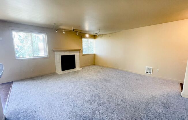 Spacious 2 Bed in Beautiful Complex!