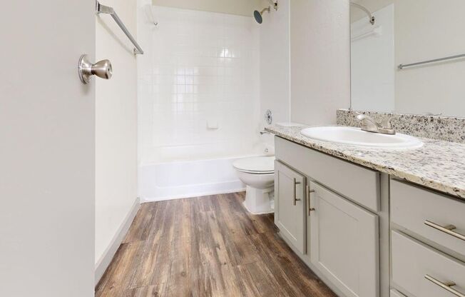 1 bed, 1 bath, 652 sqft, $899, Unit 432