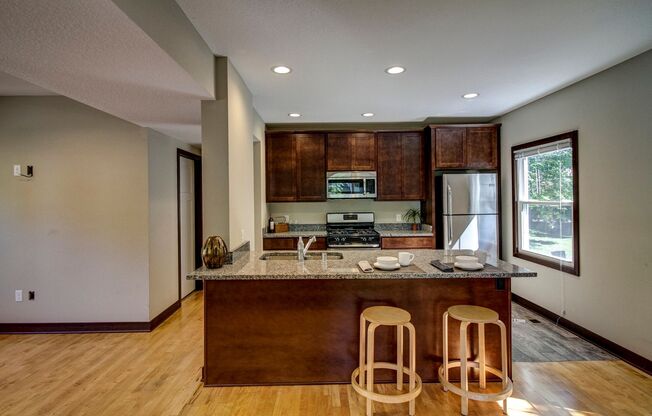 Fully Renovated 5-Bedroom House Close to U of M Campus