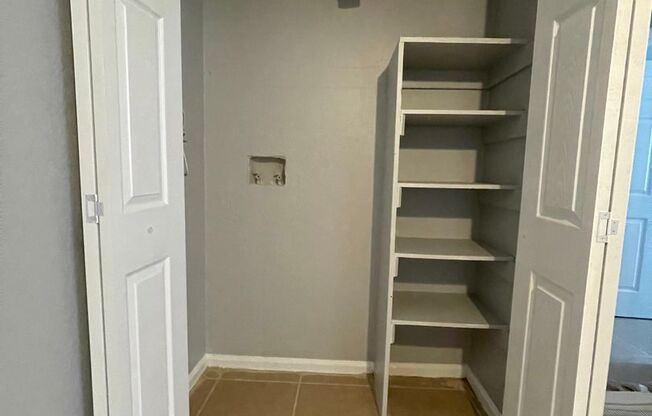 1 bed, 1 bath, 700 sqft, $995, Unit 72-1380 Ocala Road Apt A1