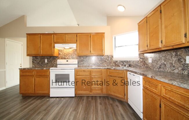 3 beds, 2 baths, $1,275