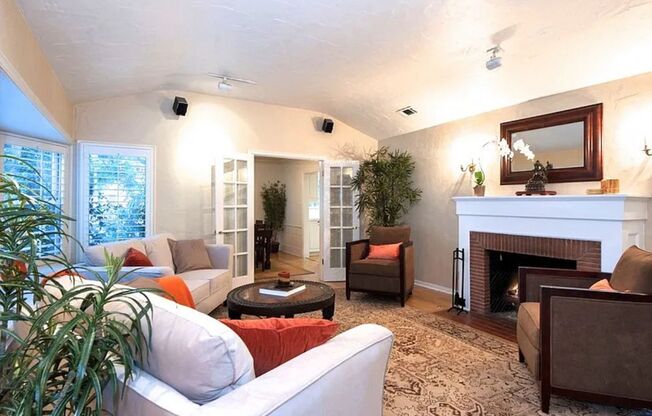 HUGE 3B/2Ba house for rent in Studio City!!