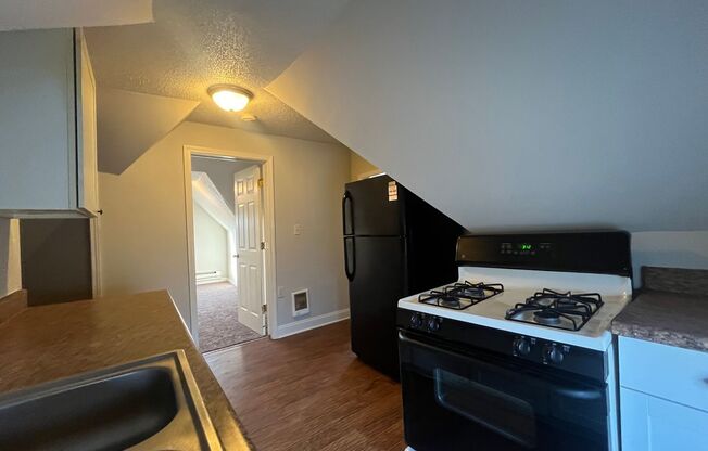 1 bed, 1 bath, 550 sqft, $875, Unit Unit 3