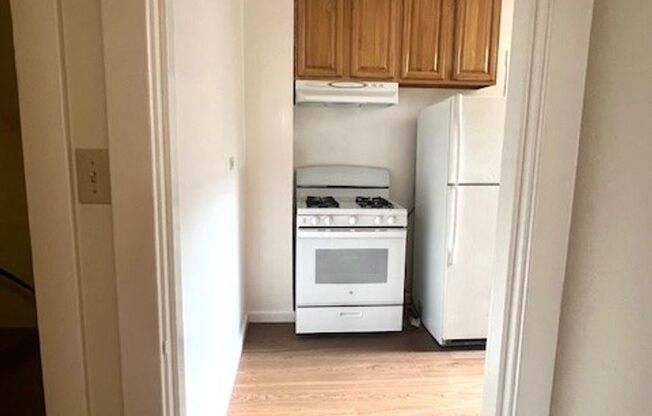 2 beds, 1 bath, $2,950, Unit 02