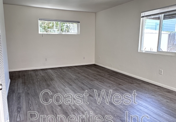 824 TOURMALINE ST