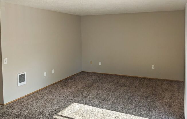 2 beds, 2 baths, 950 sqft, $1,295, Unit 31