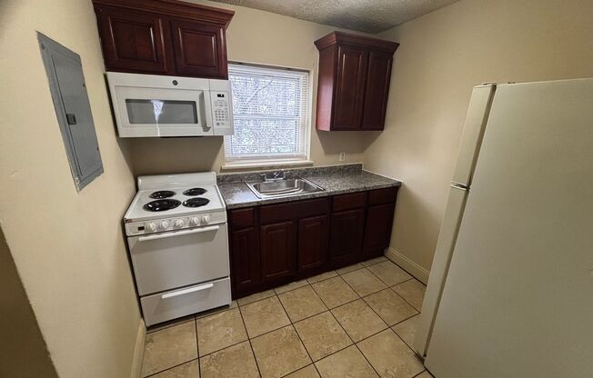 1 bed, 1 bath, $995, Unit 0040BTH