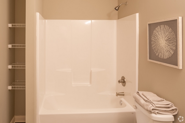 2BR, 2BA - 1,035 SF