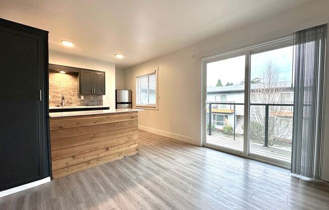 1 bed, 1 bath, 555 sqft, $1,295, Unit 68