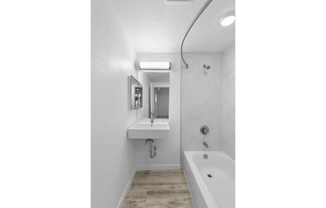 1 bed, 1 bath, 557 sqft, $2,260