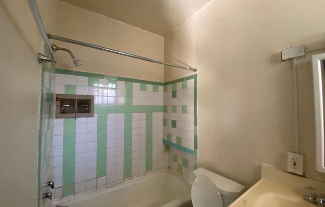 Studio, 1 bath, $795, Unit 3