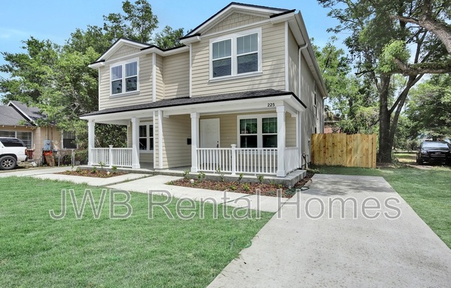 225 17 ST W