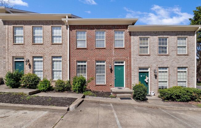 FABULOUS LOCATION!! 2BEDROOM 2 BATH TOWNHOUSE!!