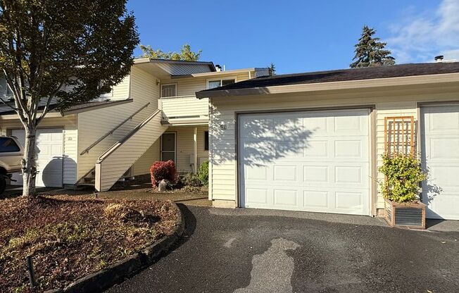 3 beds, 2 baths, $1,895, Unit Unit 45