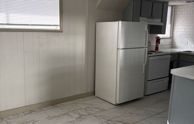 2 beds, 1.5 baths, 870 sqft, $1,025, Unit B06