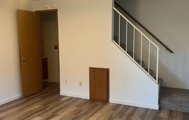 c369.3x - 2055 Campus Dr. #1-4