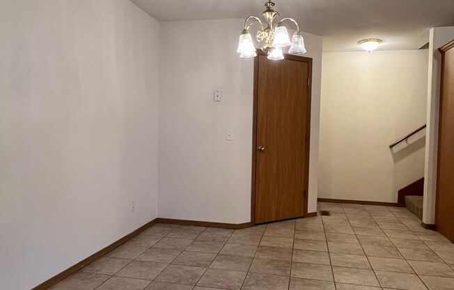 3bed/2 bath/2 car garage, 1300 sqft duplex-home! 1267 S Pinhook Dr in Nixa MO.
