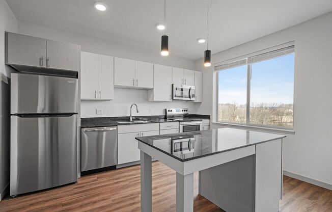 1 bed, 1 bath, 530 sqft, $1,395, Unit 322