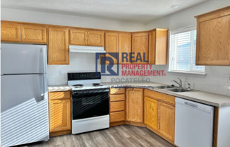 3 beds, 2 baths, $1,275, Unit # #C