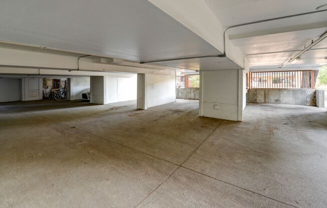 2 beds, 1 bath, 690 sqft, $1,700, Unit 300