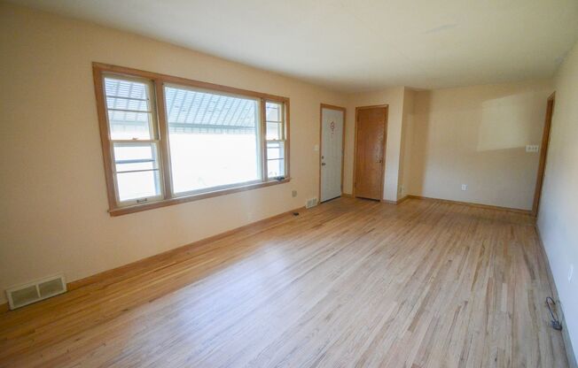 3 beds, 1 bath, $1,350