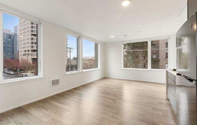 Studio, 1 bath, 341 sqft, $1,450, Unit 414
