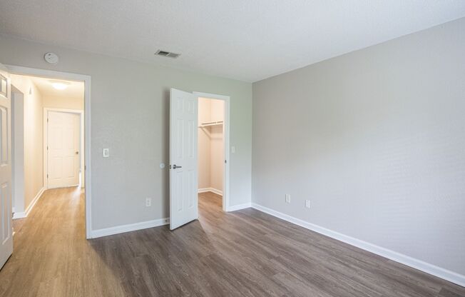 2 beds, 1 bath, $1,350, Unit 76