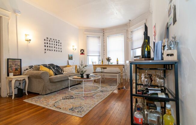 3 beds, 1 bath, $3,200, Unit Unit #9