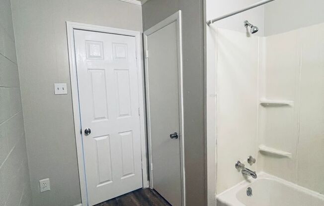 Studio Apartment Near Downtown Lewisburg – Move‑In Special Available