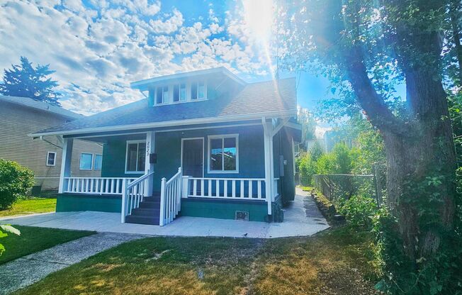 Charming 3-Bedroom Craftsman in Prime Seattle Location!